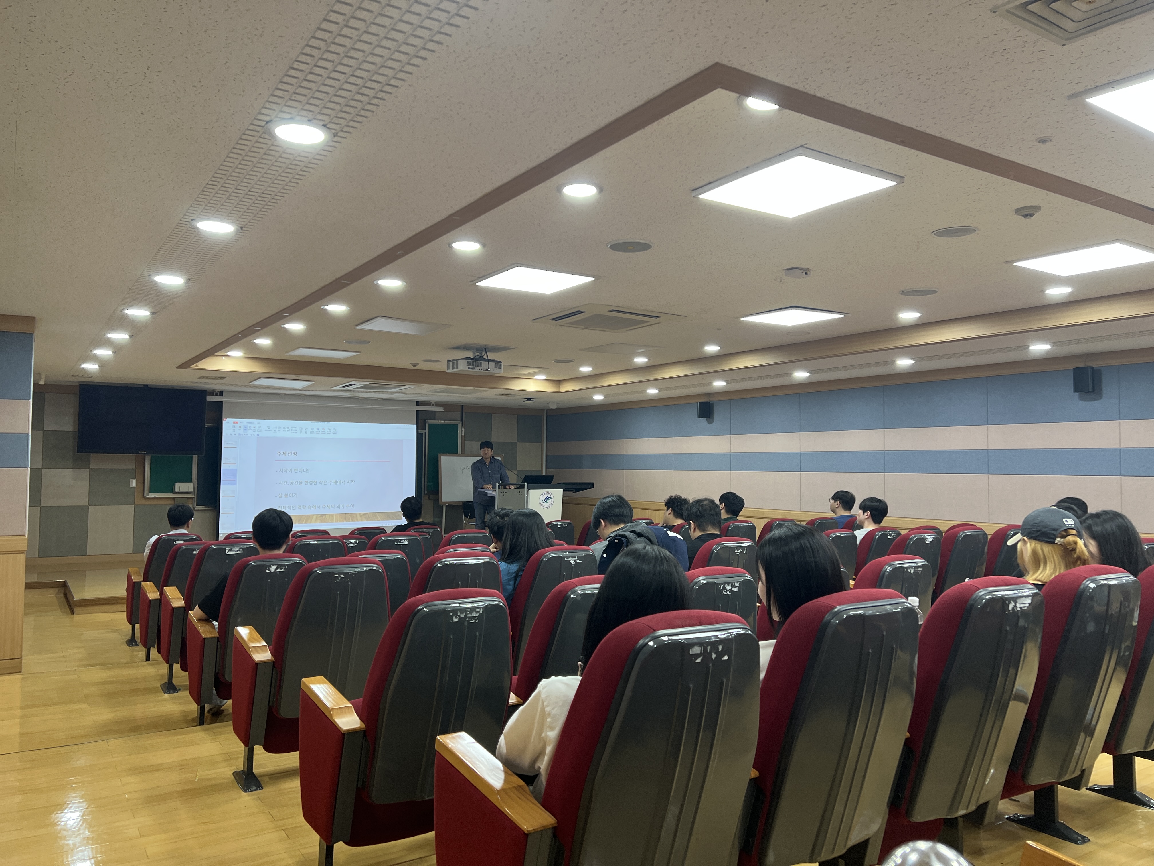 20250925_졸업논문 설명회 사진 2.jpg 첨부 이미지