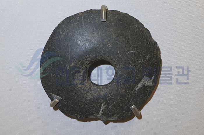 전시실_유물_달도끼_포토샵버전.jpg 이미지